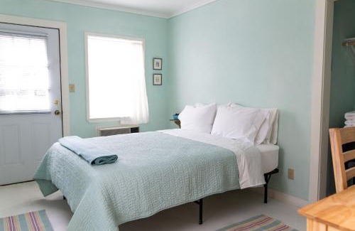 Alpine House | Stylish Blue Room Studio with Breakfast & Prime Location