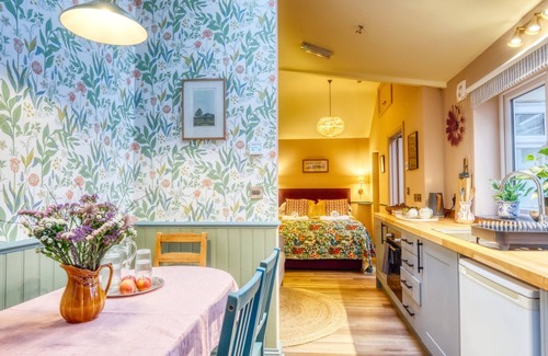 Upper Town House | Discover The Bluebell: Family-Friendly with Breakfast Included
