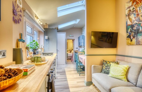 Upper Town House | Discover The Bluebell: Family-Friendly with Breakfast Included