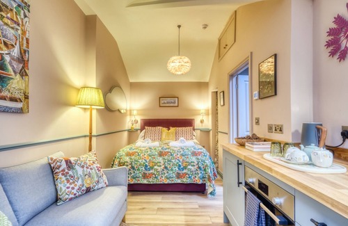 Upper Town House | Discover The Bluebell: Family-Friendly with Breakfast Included