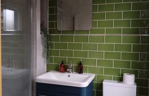 Upper Town House | Discover The Bluebell: Family-Friendly with Breakfast Included
