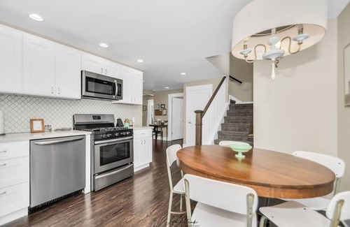Bourbonnais House | Cozy Getaway Near ONU with Hot Tub & Ocean Views