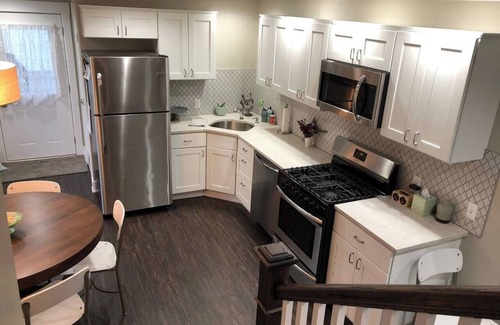 Bourbonnais House | Cozy Getaway Near ONU with Hot Tub & Ocean Views