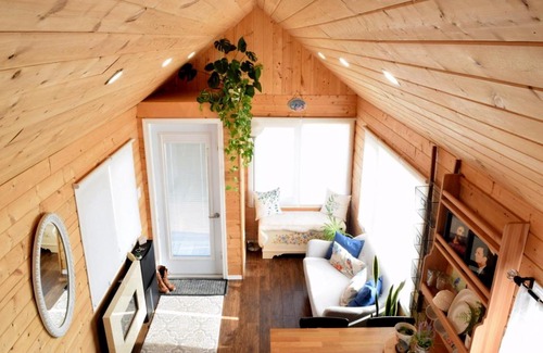 New Bothwell House | Family-Friendly Retreat at The Bluebirds Nest with Hot Tub