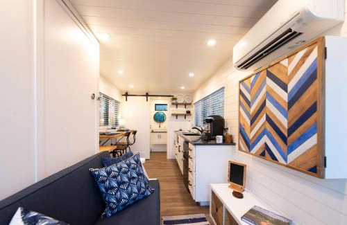 Waco House | Cozy Bluebonnet Container Home Near Downtown Awaits You