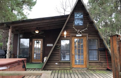 Eustace Cabin | Inviting A-frame Cabin at Bluegill Lake with Spa & Hot Tub