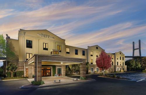 Yamacraw Village Hotel | Experience The Bluff Hotel Savannah: Family-Friendly Stay