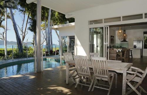 Mission Beach House | Oceanfront Escape at The Boat House - Rated 9/10 by Guests