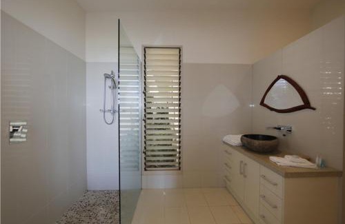 Mission Beach House | Oceanfront Escape at The Boat House - Rated 9/10 by Guests