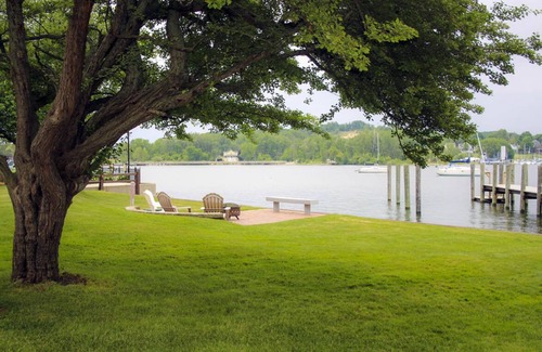 Macatawa Cottage | Guest Rated: The Boat House in Macatawa with Lake View