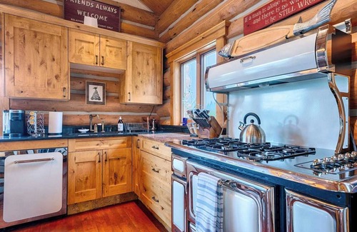 Marion Cabin | Inviting Bates Motel: Cozy Cabin with Lake Access & Amenities
