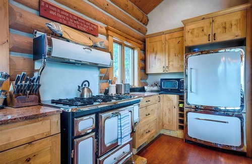 Marion Cabin | Inviting Bates Motel: Cozy Cabin with Lake Access & Amenities