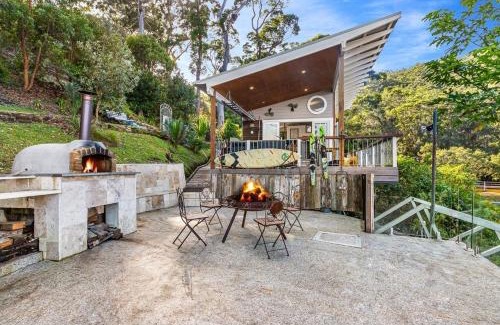 Daleys Point Apartment | Discover The Boathouse: Pet-Friendly & Guest Rated 9.8