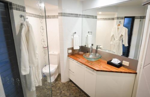 Yamba House | Experience The Boathouse: Oceanfront Escape with 9.8 Rating