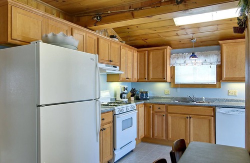 Camp Ellis House | Beachfront Family Retreat at The Boathouse Cottage