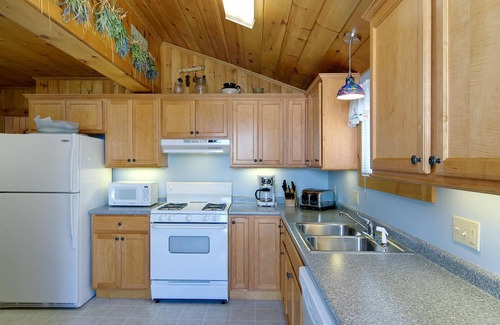 Camp Ellis House | Beachfront Family Retreat at The Boathouse Cottage