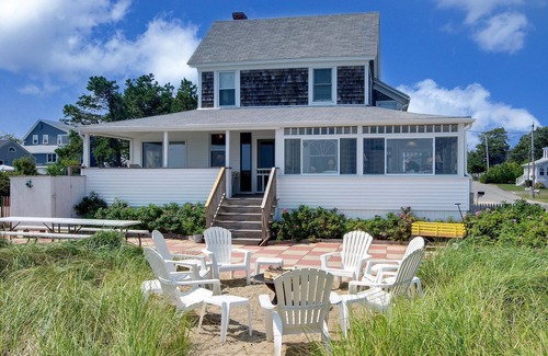 Camp Ellis House | Beachfront Family Retreat at The Boathouse Cottage