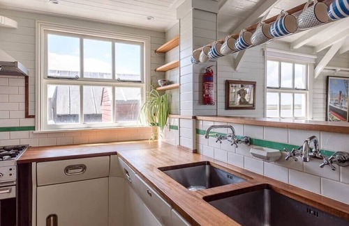 Felixstowe House | Cozy Stay at The Boathouse, Felixstowe Ferry with Breakfast