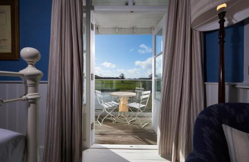 Newton St Loe Hotel | Beautiful Boathouse: 4-Star Stay with Pet-Friendly Amenities