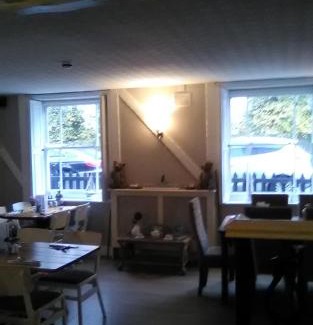 Sutton Bridge Bed & Breakfast | Inviting The Boathouse: Pet-Friendly Stay with Hot Tub