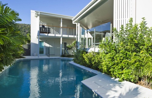 Nelly Bay House | Experience The Boathouse: Oceanfront Holiday Home Awaits