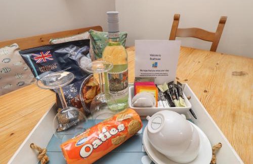 Seahouses Apartment | Pet-Friendly Retreat at The Boathouse Seahouses - 4 Stars