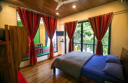 Gevhande Khadak Hotel | Budget-Friendly Escape at The Bob House with Pool & Dining