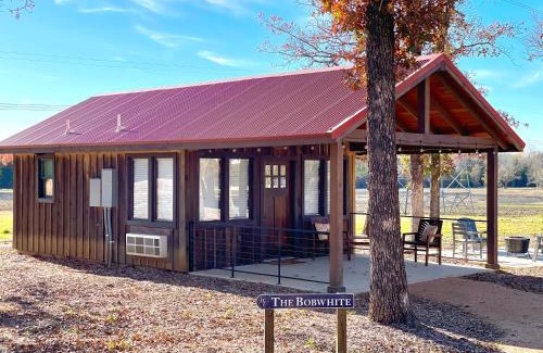Elm Mott Ski Chalet | Cozy Bobwhite Cabin: 15 Min to Magnolia & Breakfast Included