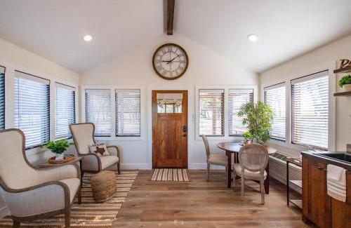 Elm Mott Ski Chalet | Cozy Bobwhite Cabin: 15 Min to Magnolia & Breakfast Included