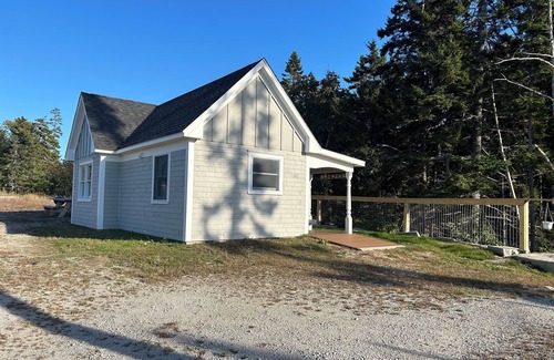 Vinalhaven Cottage | Guest Rated 10/10: The Bodwell Cottage at East Boston