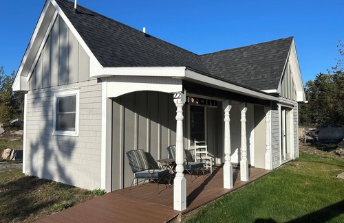 Vinalhaven Cottage | Guest Rated 10/10: The Bodwell Cottage at East Boston