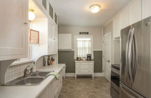 Alexandria House | Top-Rated Boho Bungalow in Downtown Alexandria for Families