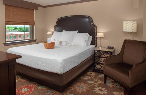 Wytheville Hotel | Elegant Stay at The Bolling Wilson Hotel with Great Amenities