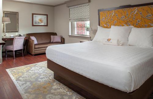 Wytheville Hotel | Elegant Stay at The Bolling Wilson Hotel with Great Amenities