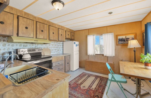 Bombay Beach House | The Bombay Beach Institute: Surreal 3BR Art House by the Salton Sea, WiFi & A/C