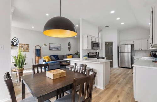 McNeil House | Convenient Family Retreat: The Bonnie - 5 Beds & More!