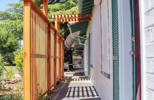 San Andreas House | Cozy Bonnie Inn Unit 6: Family-Friendly with Breakfast