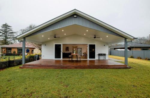 Porepunkah House | Discover The Bonnie Ray: Family-Friendly Oasis Awaits