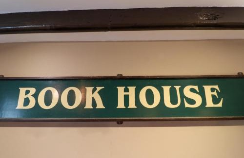 Warkworth House | Pet Friendly Haven at The Book House - 4-Star Comfort Await