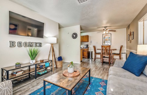 Norman Apartment | OU Boomer: Ultimate Comfort with Pool, Gym & Spa in Norman
