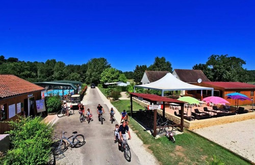 Carsac-Aillac House | Discover Comfort at Camping Le Plein Air des Bories