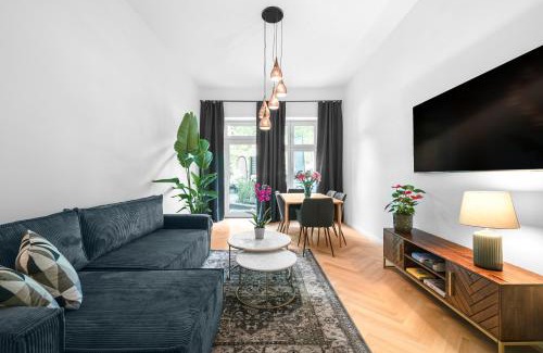 Prenzlauer Berg Apartment | The Bornholmer, Spacious 100m2, Ideal for Groups & Families, 2BR, huge living room, 4 - 8 Guests