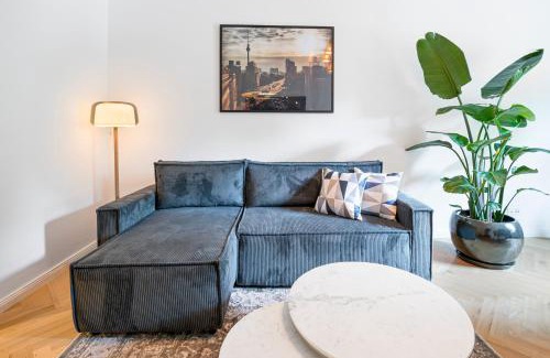 Prenzlauer Berg Apartment | The Bornholmer, Spacious 100m2, Ideal for Groups & Families, 2BR, huge living room, 4 - 8 Guests