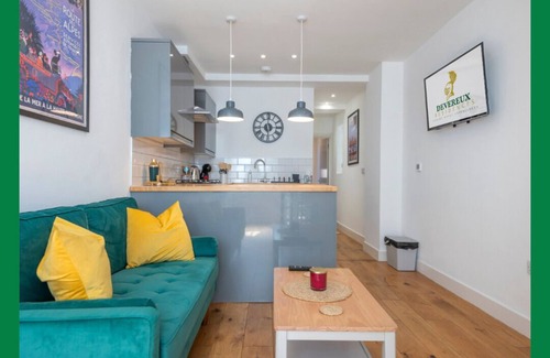 East Walworth Apartment | Discover The Borough Suite @Devereux_Residences