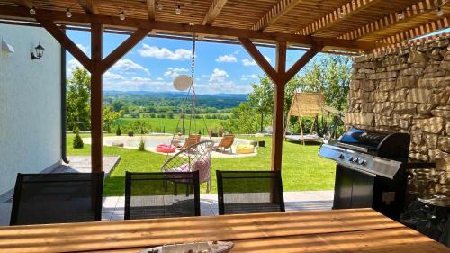 Veliko Tarnovo Villa | Experience The Borum House: Oceanfront Bliss & 10/10 Rating