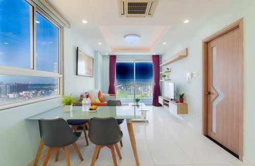 Tan Binh Apartment | Convenient Botanica Apartment with Pool Near Airport