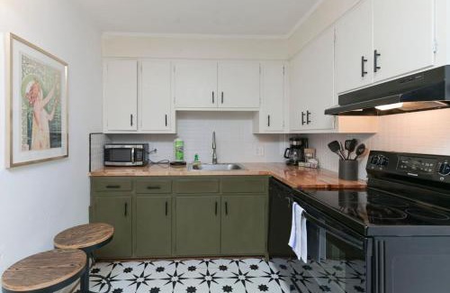 Columbia Apartment | Experience The Botanical Suite: Pet-Friendly 4-Star Getaway