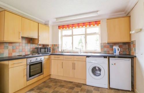 Eye Cottage | Cozy THE BOTHY: Garden Oasis with Breakfast & Kitchen