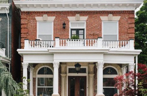 Museum District Bed & Breakfast | Experience The Boulevard Inn: 4-Star Stay with Hot Tub