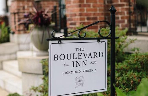 Museum District Bed & Breakfast | Experience The Boulevard Inn: 4-Star Stay with Hot Tub